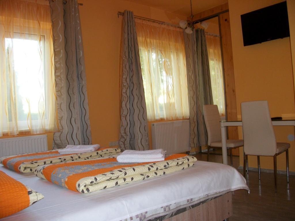 Eden Ii. Hotel Miskolc Exterior foto
